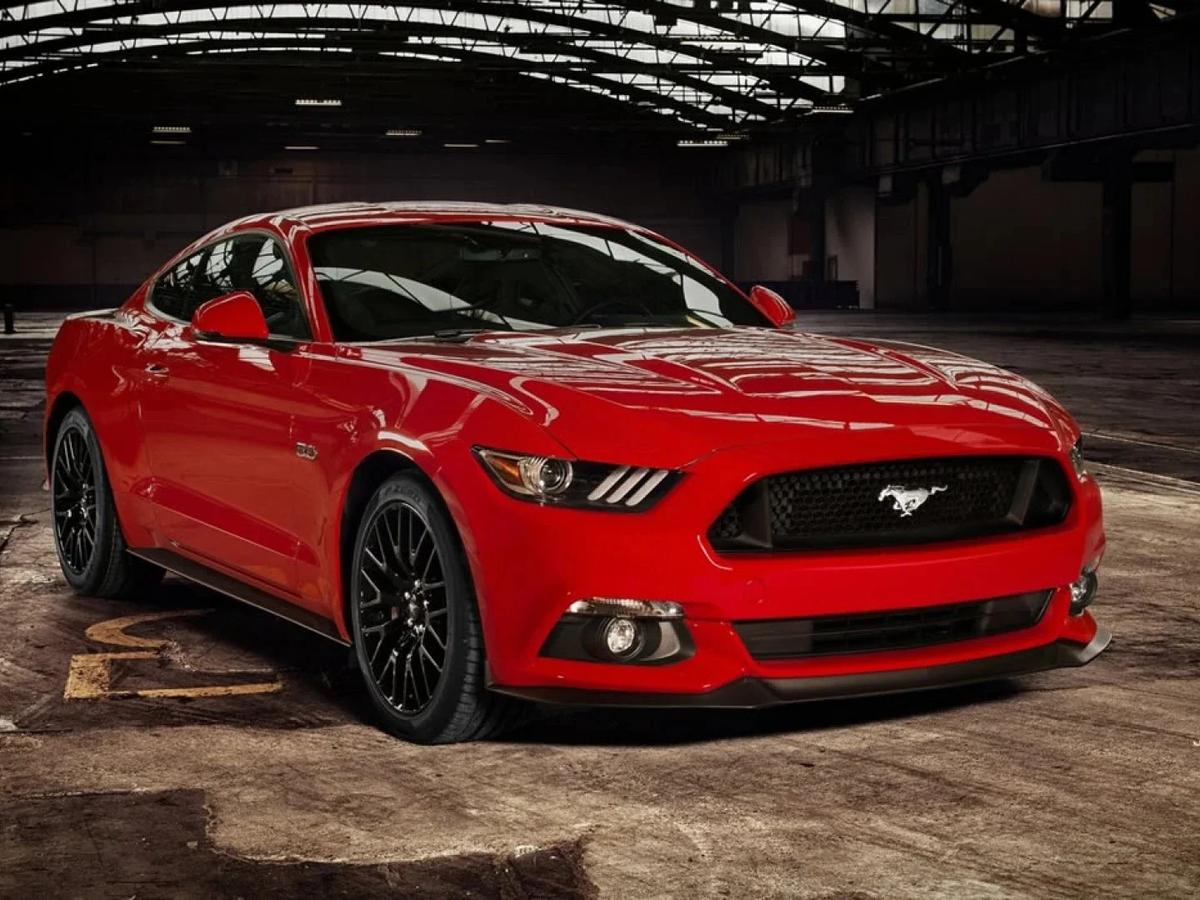 Mulher foge em Mustang vermelho após cárcere privado em Mato Grosso