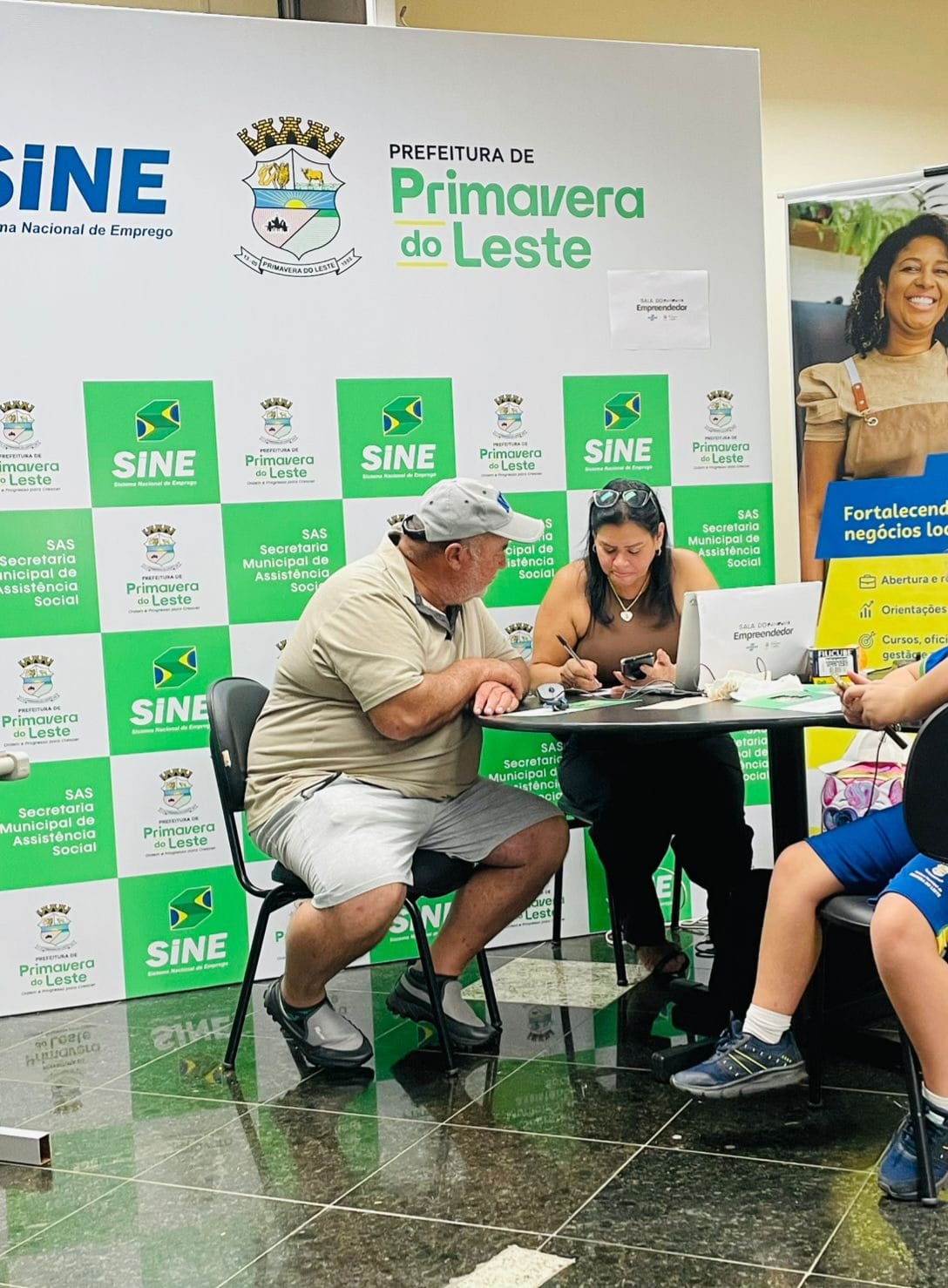 Mutirão em Primavera do Leste ajuda moradores a limpar nome, buscar emprego e conquistar casa própria