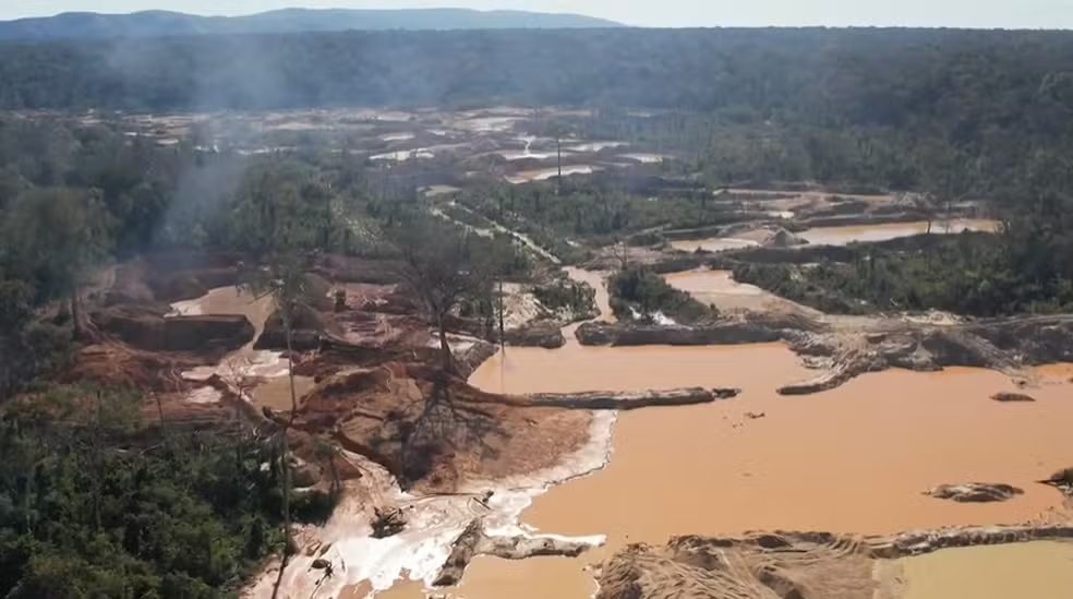 PF destrói 23 bunkers do garimpo ilegal em Terra Indígena de Mato Grosso