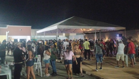 Polícia encerra festa com 500 pessoas por som alto em Rondonópolis MT