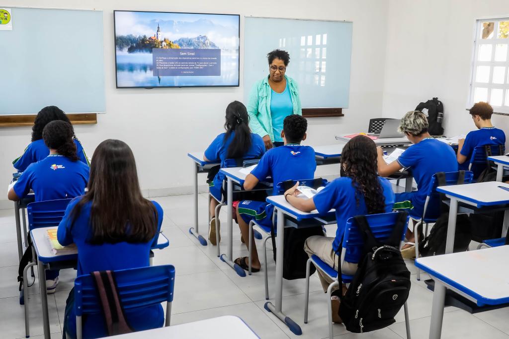 Posse de professores em MT começa nesta segunda