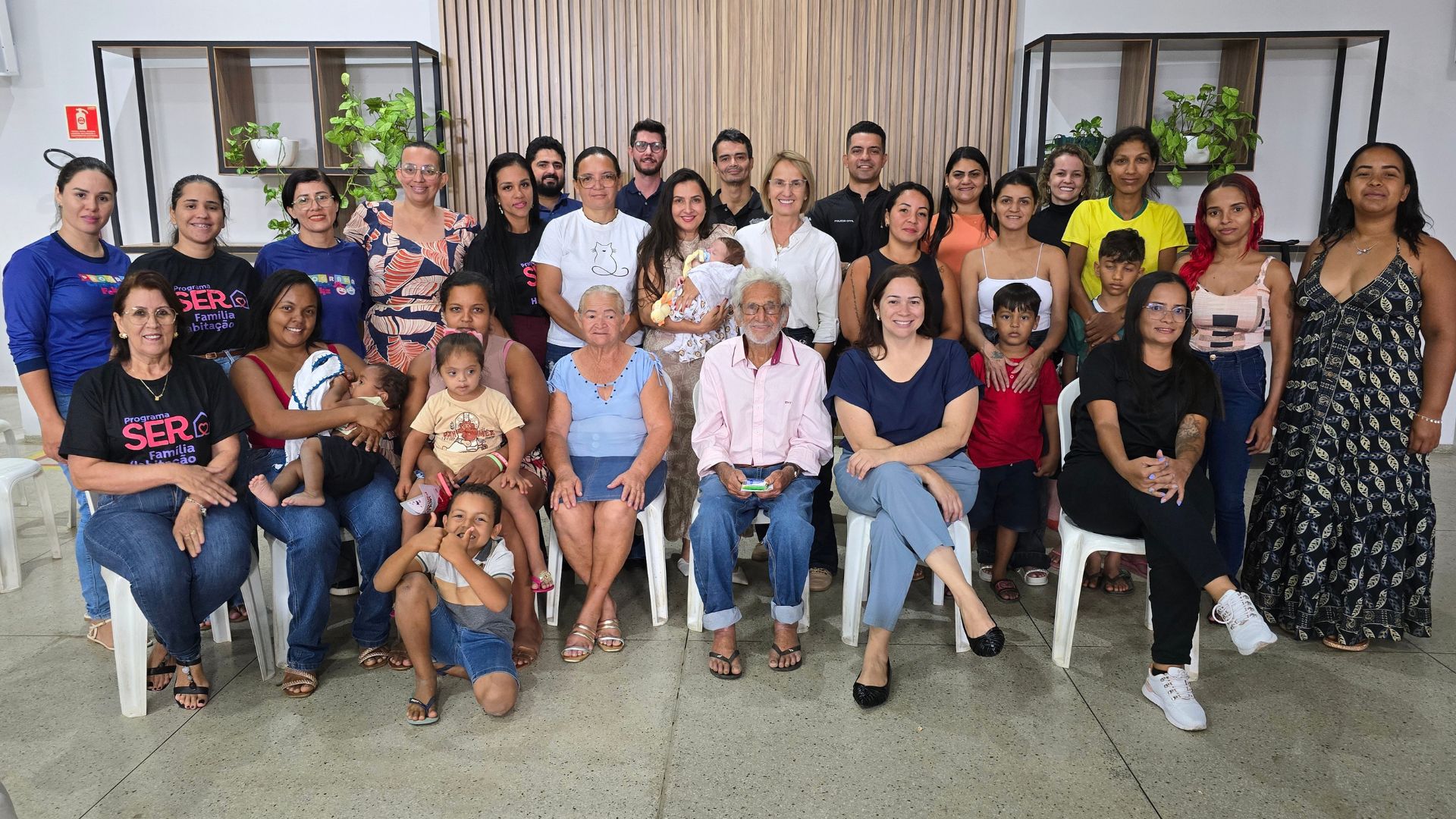Prefeitura orienta moradores do Ser Família Habitação em Água Boa