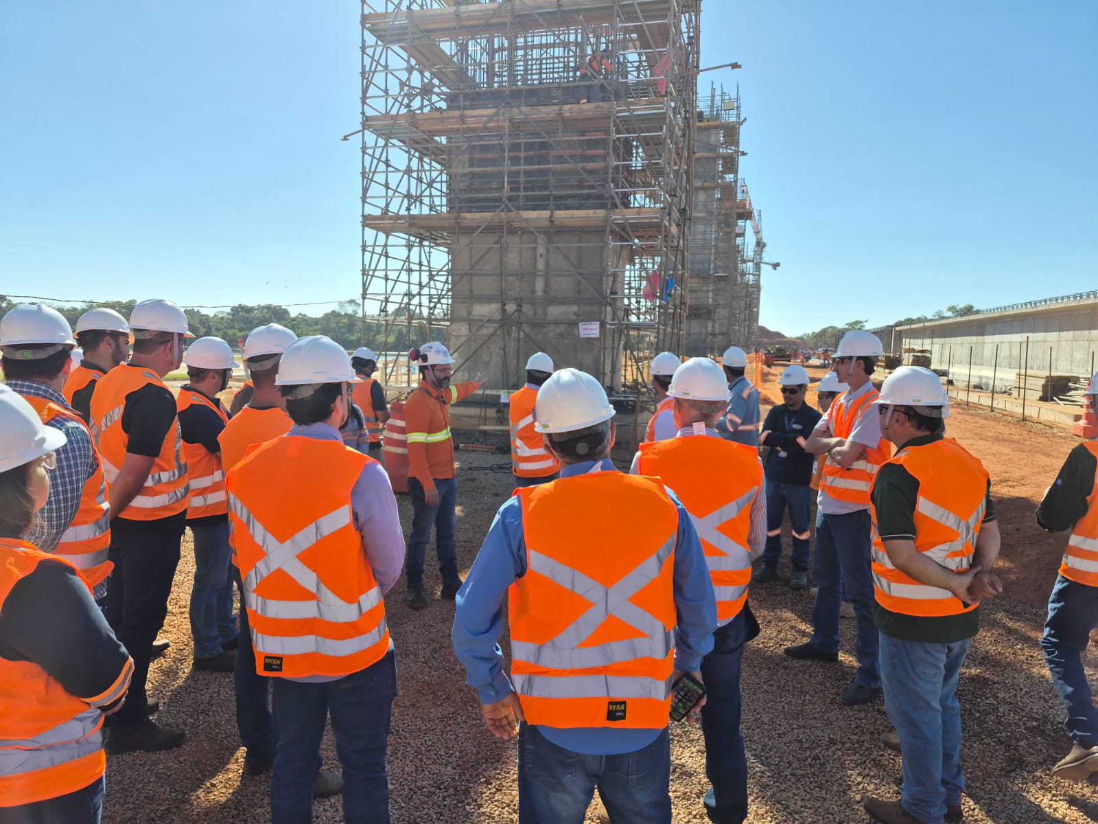 Produtores de Água Boa vistoriam avanço da FICO em Cocalinho