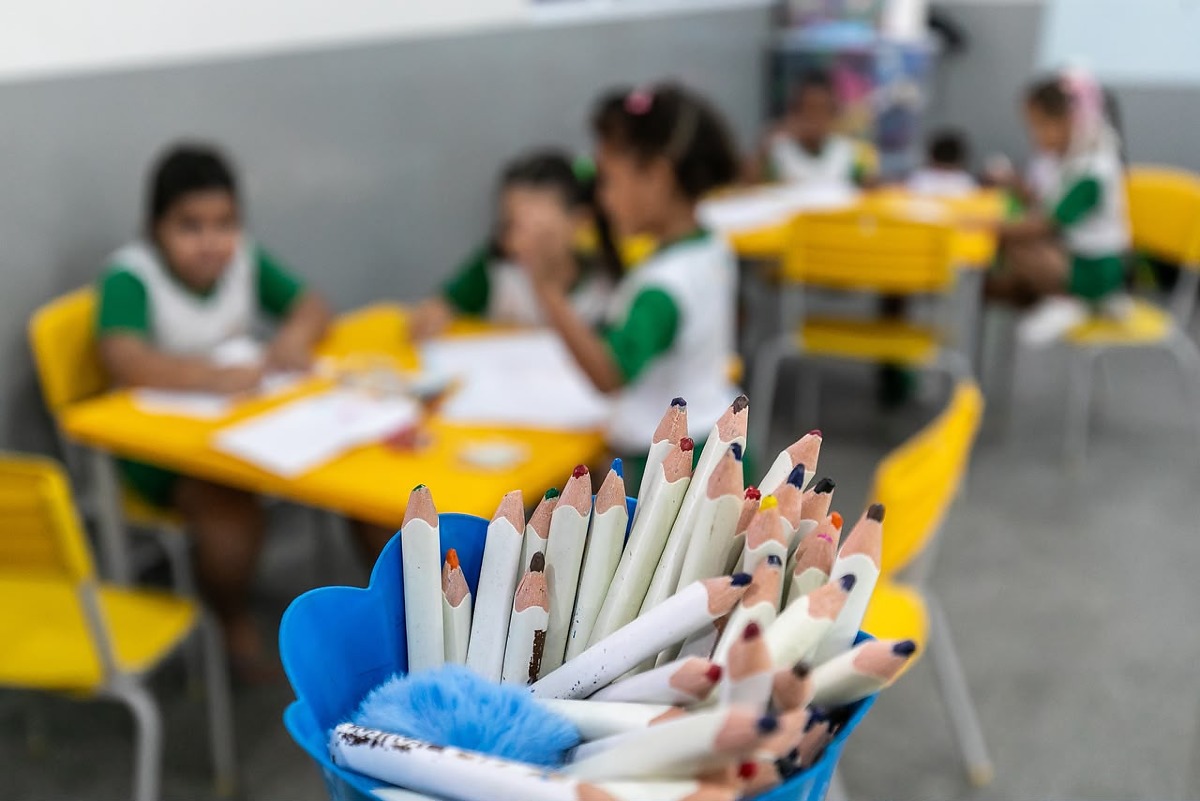 Professores em Cuiabá recebem Pix de valorização em MT