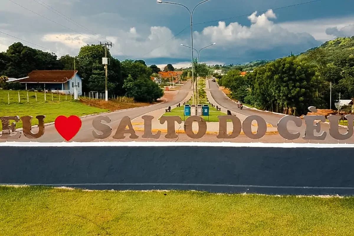 Salto do Céu gasta R$ 650 mil em festa e gera custo de R$ 178 por morador em MT