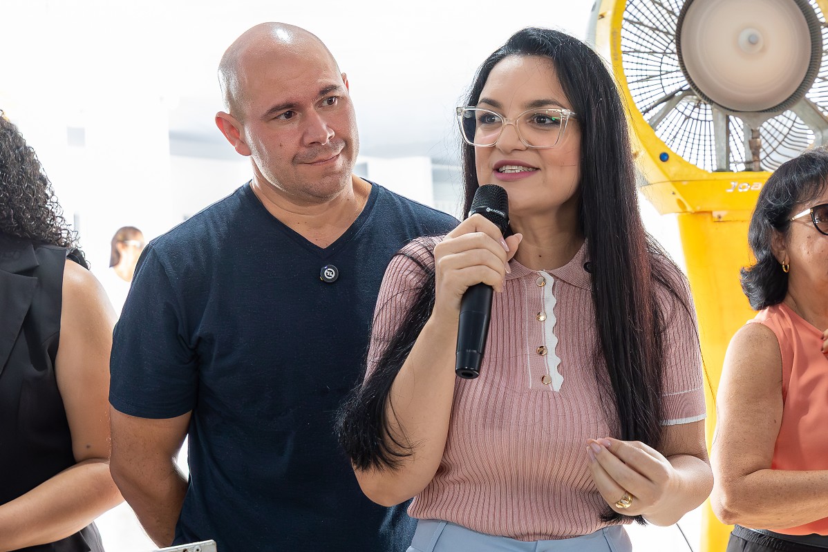 Samantha Iris aposta em Flávio Bolsonaro e critica Lula em MT