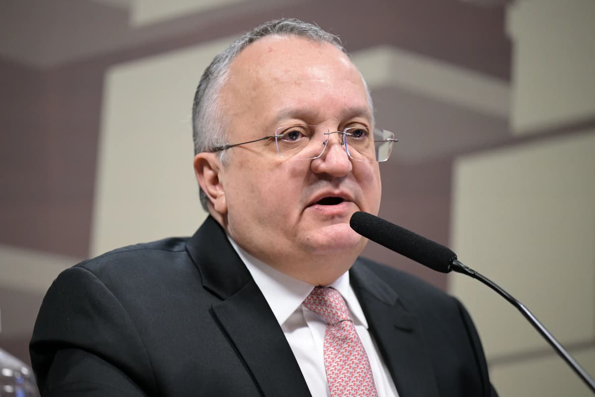 Taques cobra rivais e eleva tom na disputa ao Senado em MT