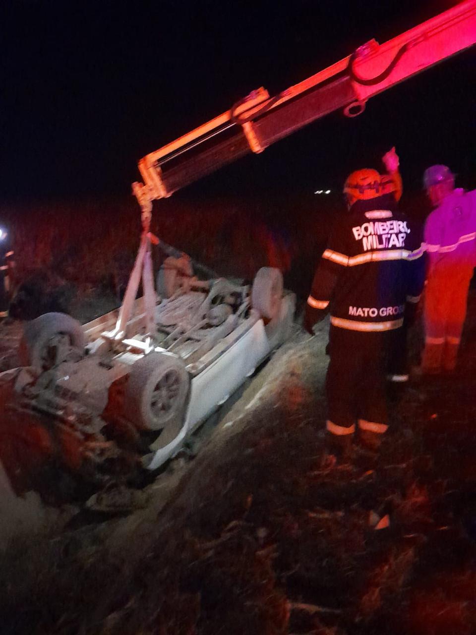 Trabalhador morre em capotamento na zona rural de Santo Antônio do Leste