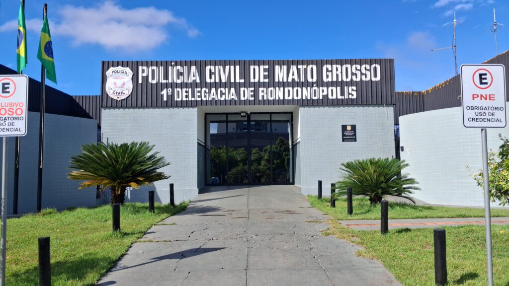 Três homens são presos em flagrante por agredir mulher em Rondonópolis